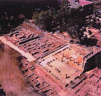 Капернаум. Общий вид раскопок религ. сооружений ранневизант. периода: синагога и паломнический комплекс на месте "дома ап. Петра"