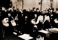 Католикос-патриарх Грузии Каллистрат (Цинцадзе) (2-й слева в 1-м ряду) на Архиерейском Соборе. Фотография. 1945 г.