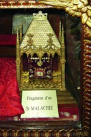 Малахия, св.	Реликварий с частицей мощей католич. св. Малахии в церкви сел. Виль-су-ла-Ферте. XIX в.