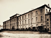 Кремлевские казармы (старое здание Оружейной палаты). Фотография из альбома Н. А. Найденова. 1884 г.