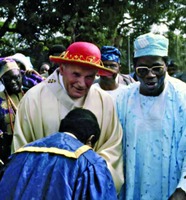 Папа Римский Иоанн Павел II во время визита в Ибадан (Нигерия). Фотография. 1982 г.