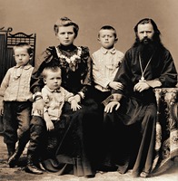 Свящ. сщмч. Павел Малиновский с семьей. Фотография. 10-е гг. XX в.