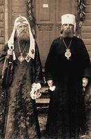 Патриарх свт. Тихон и сщмч. Петр (Полянский), митр. Крутицкий. Фотография. 1924