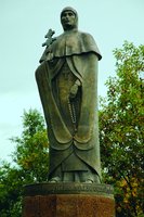 Памятник прп. Евфросинии в Полоцке. Скульптор В. Голубев. 2000 г.
