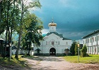 Надвратная церковь во имя свт. Филиппа, митр. Московского. 1873–1874 гг. Фотография. 2002 г.