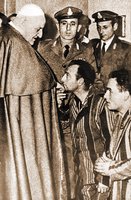 Посещение Иоанном XXIII, папой Римским, тюрьмы «Regina Coeli» в Риме. Фотография. 1958 г.