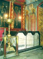 Надгробия вел. князей Иоанна III (в центре), Василия II Васильевича (справа) и Василия III Иоанновича в Архангельском соборе Московского Кремля
