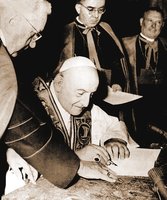 Папа Иоанн XXIII подписывает энциклику «Pacem in ferris». Апрель 1963 г.