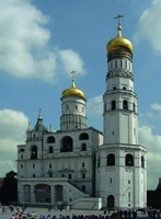 Церковь-колокольня прп. Иоанна Лествичника (1505–1508) и Успенская звонница (1814–1815)