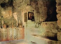 Пещера прп. Дионисия Олимпийского в скиту св. Иоанна Предтечи