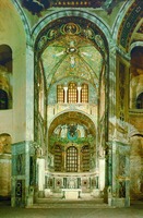 Вид на преобитерий ц. Сан-Витале в Равенне с мозаиками 546–547 гг.