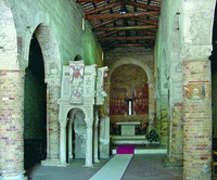 Интерьер ц. Санта-Мария-дель-Лаго в Москуфо. 1159 г.