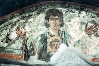 Образ усопшей с сыном. Фрагмент росписи ниши в Кеметериум-Маюс. 2-я четв. IV в.