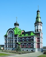 Церковь в честь Чуда арх. Михаила в Колоссах с келейным корпусом. Фотография. 2013 г.