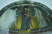 Пресв. Богородица с предстоящими архангелами. Мозаика ц. Панагии Ангелоктисты в сел. Клети. VI в.