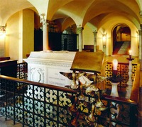 Гробница св. Колумбана в аббатстве Боббио, Италия. XV в.