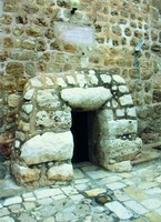 Вход в Крестовый мон-рь — место мученической кончины настоятеля мон-ря прмч. Луки Иерусалимского