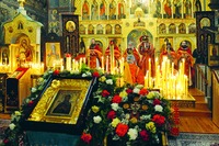 Великий вход в ц. в честь Владимирской иконы Божией Матери в г. Сан-Хосе. Фотография. 2010 г.