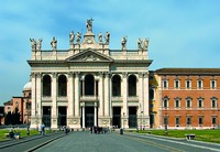 Фасад базилика Сан-Джованни-ин-Латерано