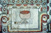 Евхаристическая чаша. Мозаика из «Базилики в базилике» в Херсонесе. VI в.