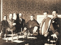 Б. Муссолини, Ф. Пачелли, кард. П. Гаспарини, монсеньор Ф. Б. Дука. Фотография. 7 июня 1929 г.
