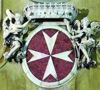 Мальтийский крест, символ ордена госпитальеров. Рельеф фасада ц. Сан-Джованни Деколлато во Флоренции. XVI в.