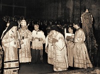 Папа Римский Иоанн XXIII участвует в мелькитской литургии. Фотография. 1959 г.