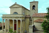 Базилика св. Марина (1826–1838) с колокольней (XVII в.) на горе Титано в Сан-Марино