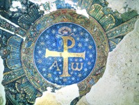 Хризма. Мозаика баптистерия Сант-Джованни-ин-Фонте в Неаполе. 3-я четв. V в.
