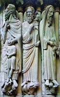 Праотец Авраам с Исааком, пророки Моисей и Самуил. Скульптура портала Шартрского собора. XIII в.