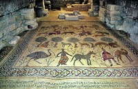 Фрагмент напольной мозаики в диаконнике старой базилики на г. Нево. 1-я треть VI в.