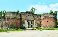 Ворота «Лефка» в вост. стене крепости Никея. Фотография. 2016 г.