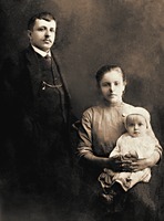 Мч. Никифор Петрович Зайцев с семьей. Фотография. 20-е гг. XX в.