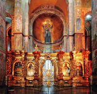 Вид на алтарную часть с мозаикой в конхе и иконостас собора Св. Софии в Киеве