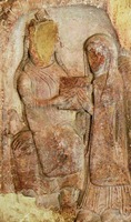 Этихон, герцог Эльзаса, передает книгу, символ аббатства Гогенбург, своей дочери Одилии. Рельеф. XII в. (Музей мон-ря св. Одилии)
