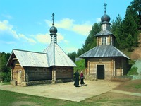 Спасо-Преображенский мон-рь в с. Великорецкое. Часовня над св. источниками и ку-пальня. Фотография. 2006 г.