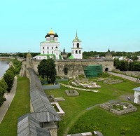 Вид на Довмонтов город и Кром. Фотография. 2018 г. Фото: З. А. Зверева