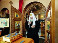 Патриарх Московский и всея Руси Кирилл в храме-часовне во имя блгв. кн. Александра Невского в Салехарде. Фотография. 2015 г. Фото: yamal-rpc.ru