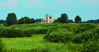 Рюриково городище с руинами Благовещенской ц. Фотография. 2020 г. Фото: Ф. А. Зверев