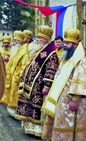 Патриарх Московский и всея Руси Алексий II на богослужении в День перенесения мощей блгв. кн. Александра Невского в Александро-Невской лавре. Фотография. 2001 г.
