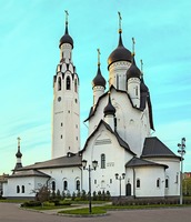 Церковь во имя ап. Петра в Весёлом Посёлке в С.-Петербурге. 2005–2016 гг. Архит. А. М. Лебедев. Фотография. 2018 г. Фото: А. В. Слезкин
