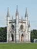 Александро-Невская церковь в Петергофе. 1831–1833 гг. Архитекторы К. Ф. Шинкель, И. И. Шарлемань 1-й, А. А. Менелас. Фотография. 2018 г. Фото: В. Е. Сусленков