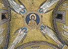 Иисус Христос в медальоне, поддерживаемом ангелами. Мозаика свода капеллы Сан-Дзено. 817–824 гг. Фото: В. Е. Сусленков
