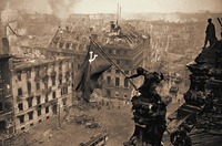 Знамя Победы над Берлином. Фотография. 1945 г.