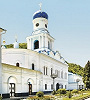 Надвратная ц. в честь Покрова Пресв. Богородицы, с колокольней. 1847–1851 гг. Проект архит. А. А. Тона. Фотография. 2020 г. Фото: архим. Лазарь (Терещенко)