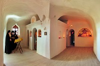 Интерьер пещерного храма в честь Рождества св. Иоанна Предтечи. Фотография. 2012 г. Фото: архим. Лазарь (Терещенко