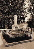 Памятник на могиле А. С. Пушкина. 1841 г. Мастер А. И. Пермагоров. Фотолитография. Нач. ХХ в.