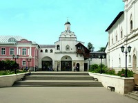 Надвратная церковь во имя мч. Феодота Анкирского. 1599 г. Фотография. 2020 г. Фото: Ю. А. Романова