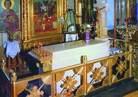 Гробница патриарха Московского и всея Руси Сергия (Страгородского) в Богоявленском кафедральном соборе Москвы. Фотография. 2007 г.