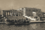 Высадка военных моряков у Графской пристани. Фотография. 1945 г. Фото: Е. Халдей